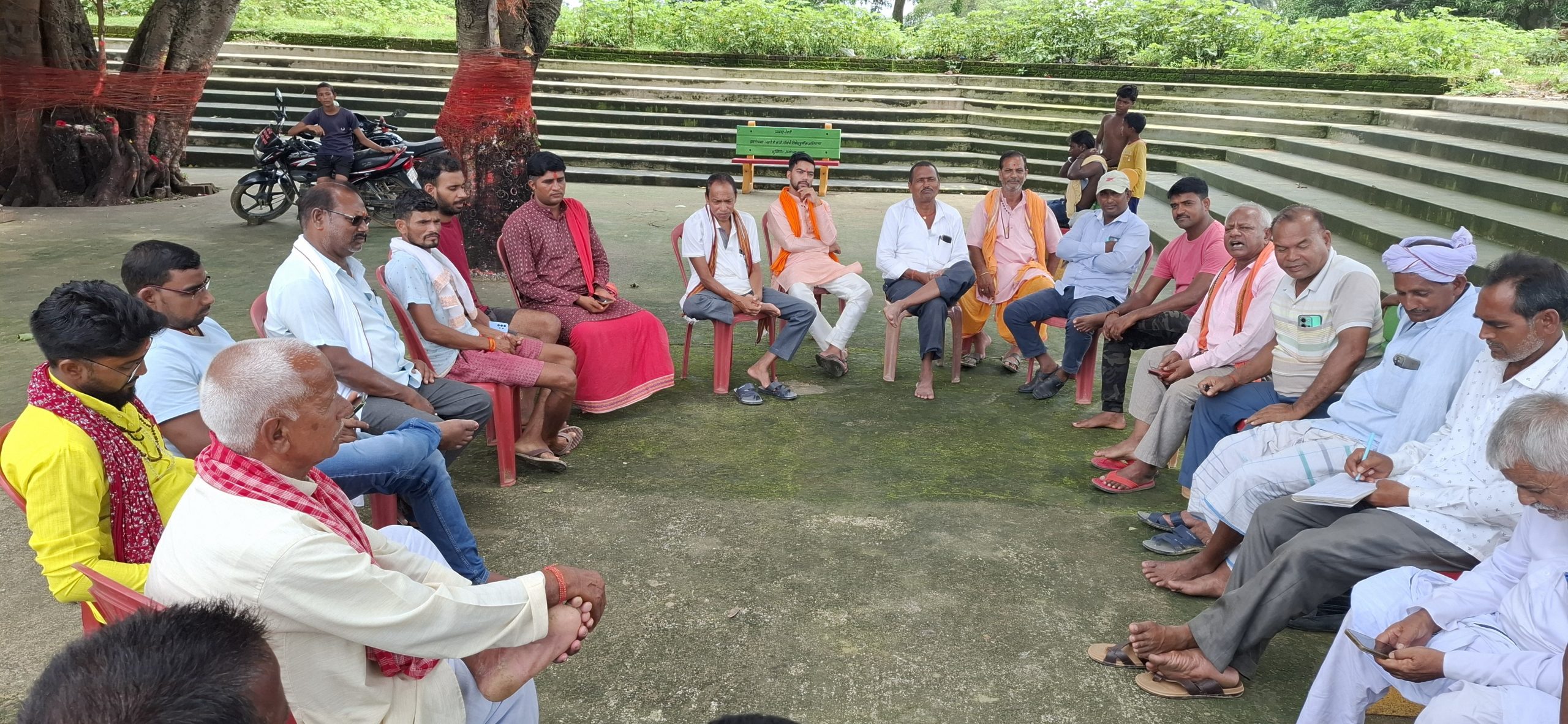 Giridih News: लकड़गढ़ा ट्रस्ट के सदस्यों की बैठक