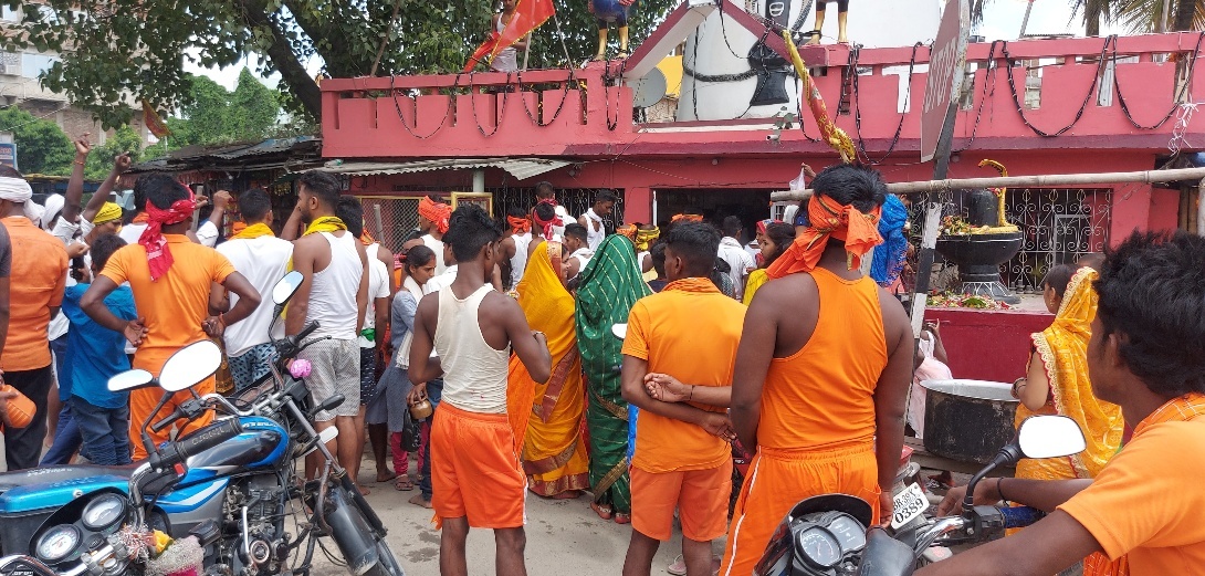 सोमवारी पर अराध्यदेव महादेव के भक्ति भाव से सराबोर बना रहा शिवालय