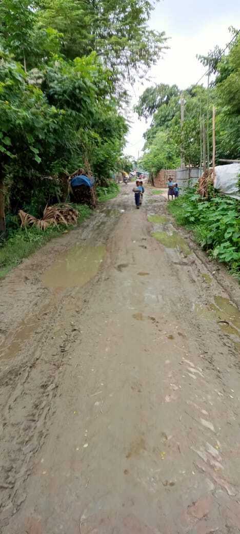 खानाधार-कुर्बानी भिट्ठा सड़क नहीं बनने से परेशानी