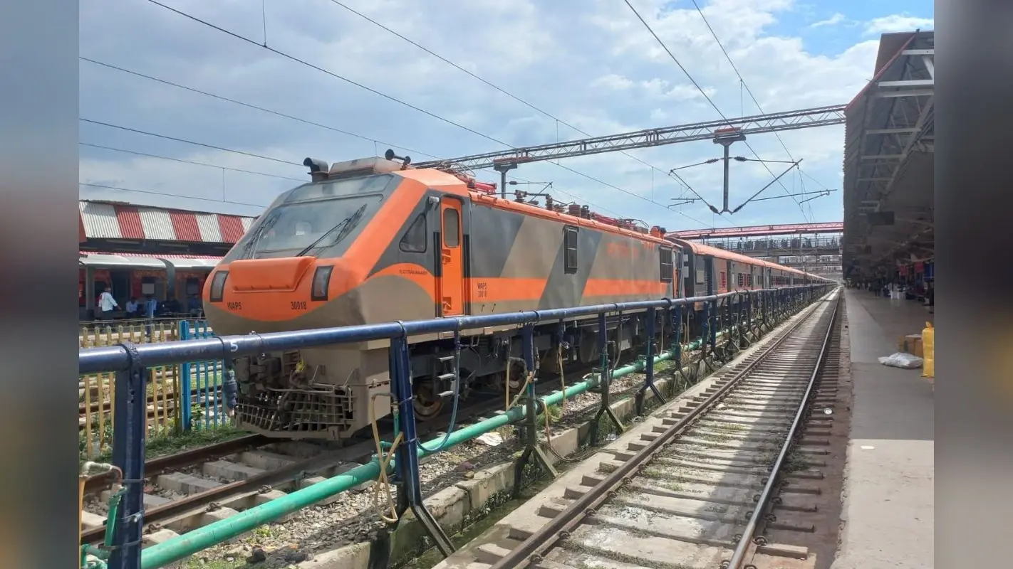 Amrit Bharat Express: आज शाम से पटना से दिल्ली दौड़ेगी अमृत भारत एक्सप्रेस, इन स्टेशनों पर ठहरेगी, जानिए पूरा टाइम टेबल