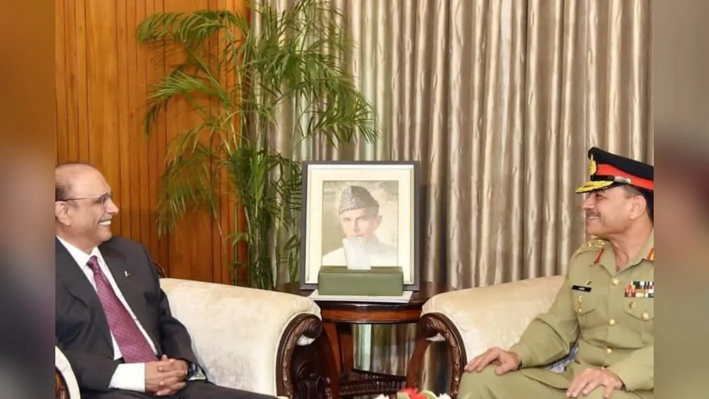 Coup In Pakistan: पाकिस्तान में तख्तापलट की आहट, जरदारी की कुर्सी पर मुनीर मारेंगे डंक? बन सकते हैं नये पाक राष्ट्रपति