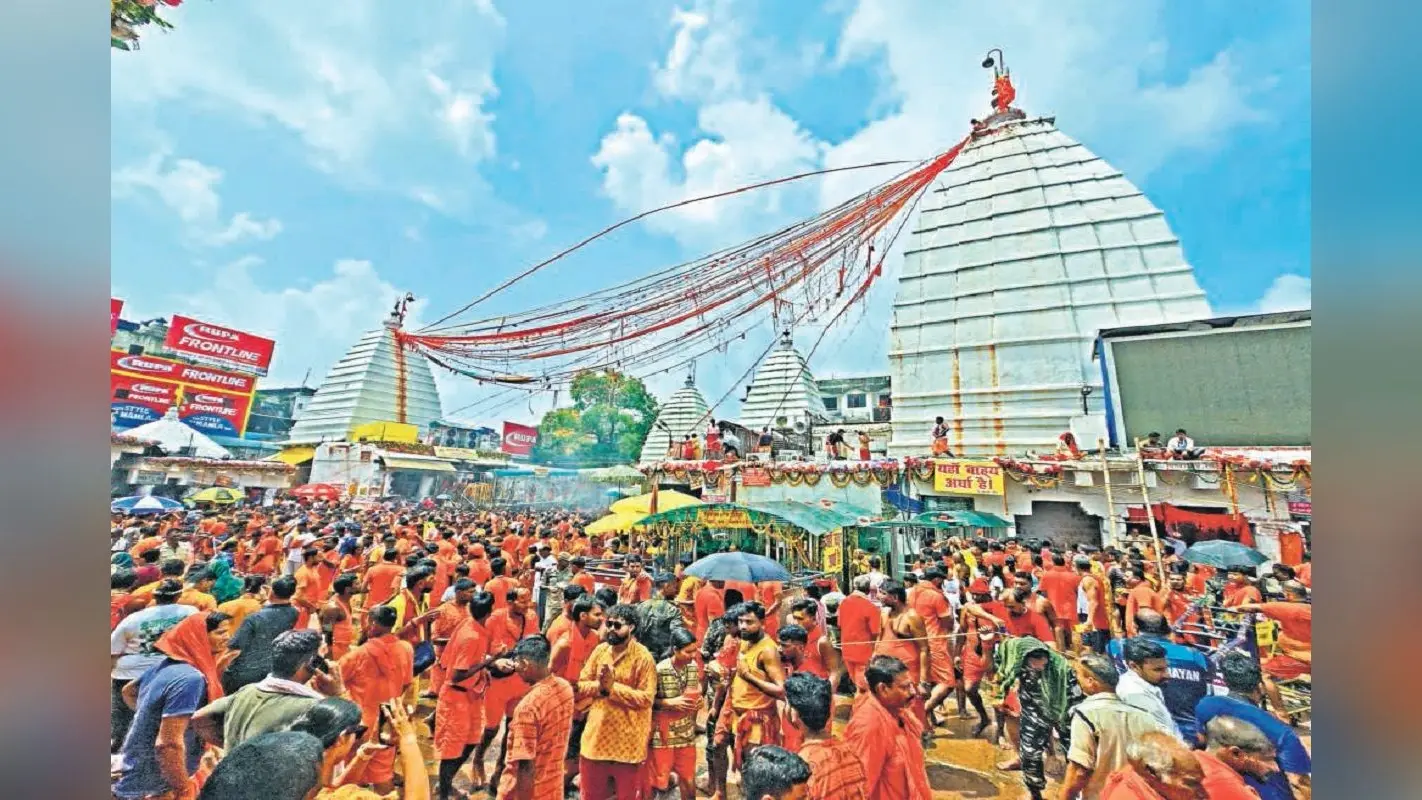 Shravani Mela: बाबा मंदिर में बांग्ला सावन की शुरुआत, अनोखे बेलपत्रों की प्रदर्शनी से सजा मंदिर
