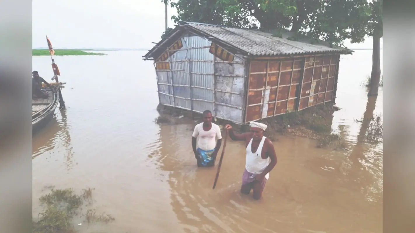 Bihar Floods: बिहार में डराने लगा गंगा और गंडक नदी का जलस्तर, कई इलाकों में बाढ़ का खतरा
