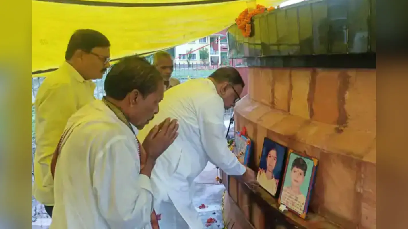 Bihar News: मिड-डे-मील खाने से एकसाथ 23 मासूमों ने तड़पकर तोड़ा था दम, गांव में श्रद्धांजलि सभा आयोजित