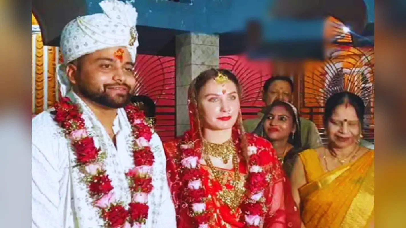 बिहार के युवक ने रशियन गर्लफ्रेंड से मंदिर में रचाई शादी, विदेशी बहु पाकर खुश हुआ परिवार