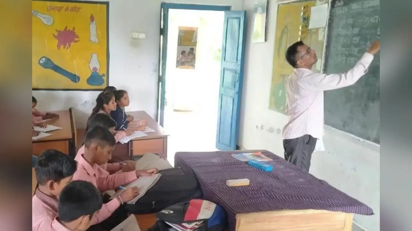 Bihar Teacher: बिहार के इन शिक्षकों को मिली बड़ी राहत, अटेंडेंस बनाने के लिए स्कूल आने की जरूरत नहीं, जानिए पूरा आदेश