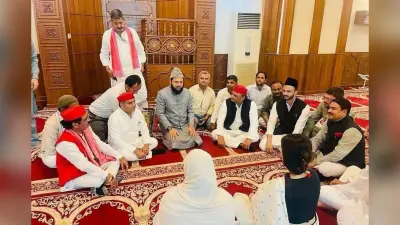 अखिलेश ने की मस्जिद में मीटिंग, डिप्टी सीएम ब्रजेश ने बताया नमाजवादी, सपा मुखिया बोले- ‘बीजेपी का हथियार धर्म’