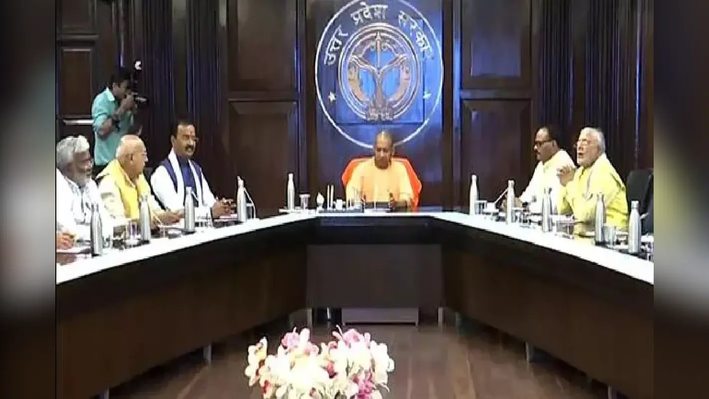 योगी आदित्यनाथ का नया एक्शन प्लान तैयार! जानिए किन 30 बड़े फैसलों से बदल जाएगा उत्तर प्रदेश