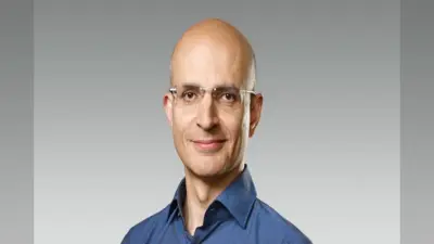 छोटे शहर से सीधा सिलिकॉन वैली, मुरादाबाद के सबीह खान बने Apple के नए COO!