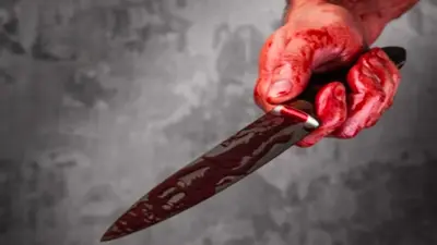 गला रेतकर किसान की नृशंस हत्या, दरवाजे पर पड़ा मिला लहूलुहान शव – गांव में दहशत का माहौल