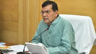 ऊर्जा मंत्री ए.के. शर्मा का फूटा गुस्सा: “जनता हमें गालियां दे रही है, अधिकारी बने हैं अंधे-बहरे”
