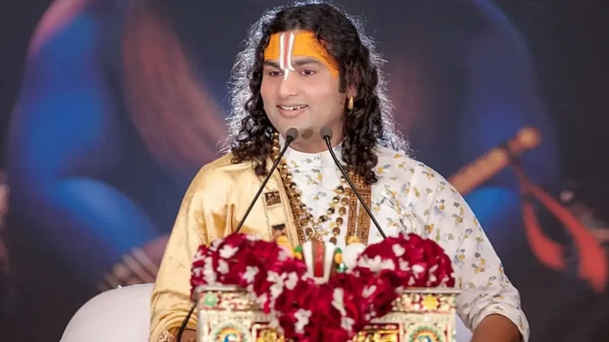 “25 साल की लड़की चार जगह मुंह मार चुकी होती है” — अनिरुद्धाचार्य के बयान पर महिलाओं का फूटा गुस्सा, देशभर में बैन का ऐलान!