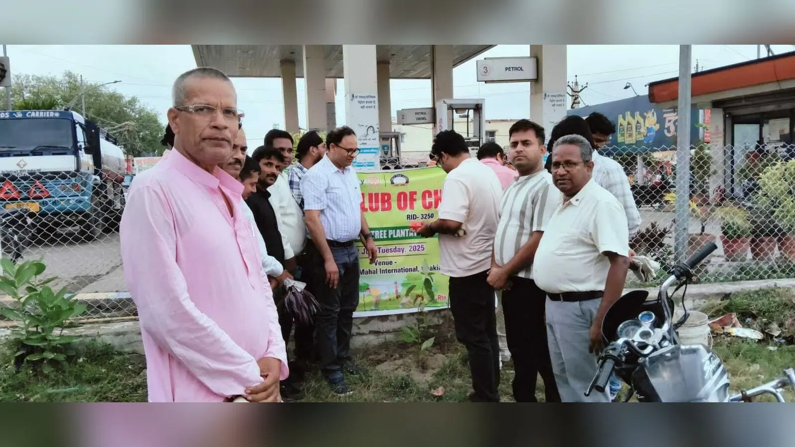 Motihari: पौधारोपण के साथ रोटरी ने की नए सत्र की शुरुआत