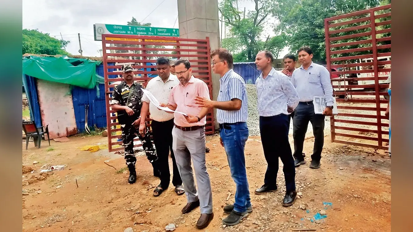 seraikela kharsawan news: खरसावां शहीद पार्क में कांस्य प्रतिमाएं लगेंगे व बनेंगे फाउंटेन