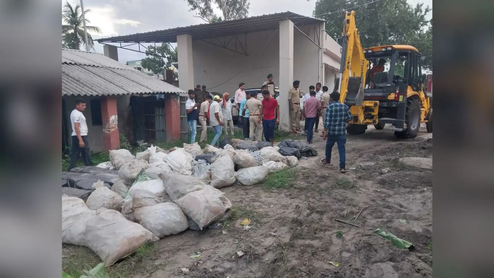 20 कांडों में जब्त 2636.85 लीटर शराब को किया नष्ट