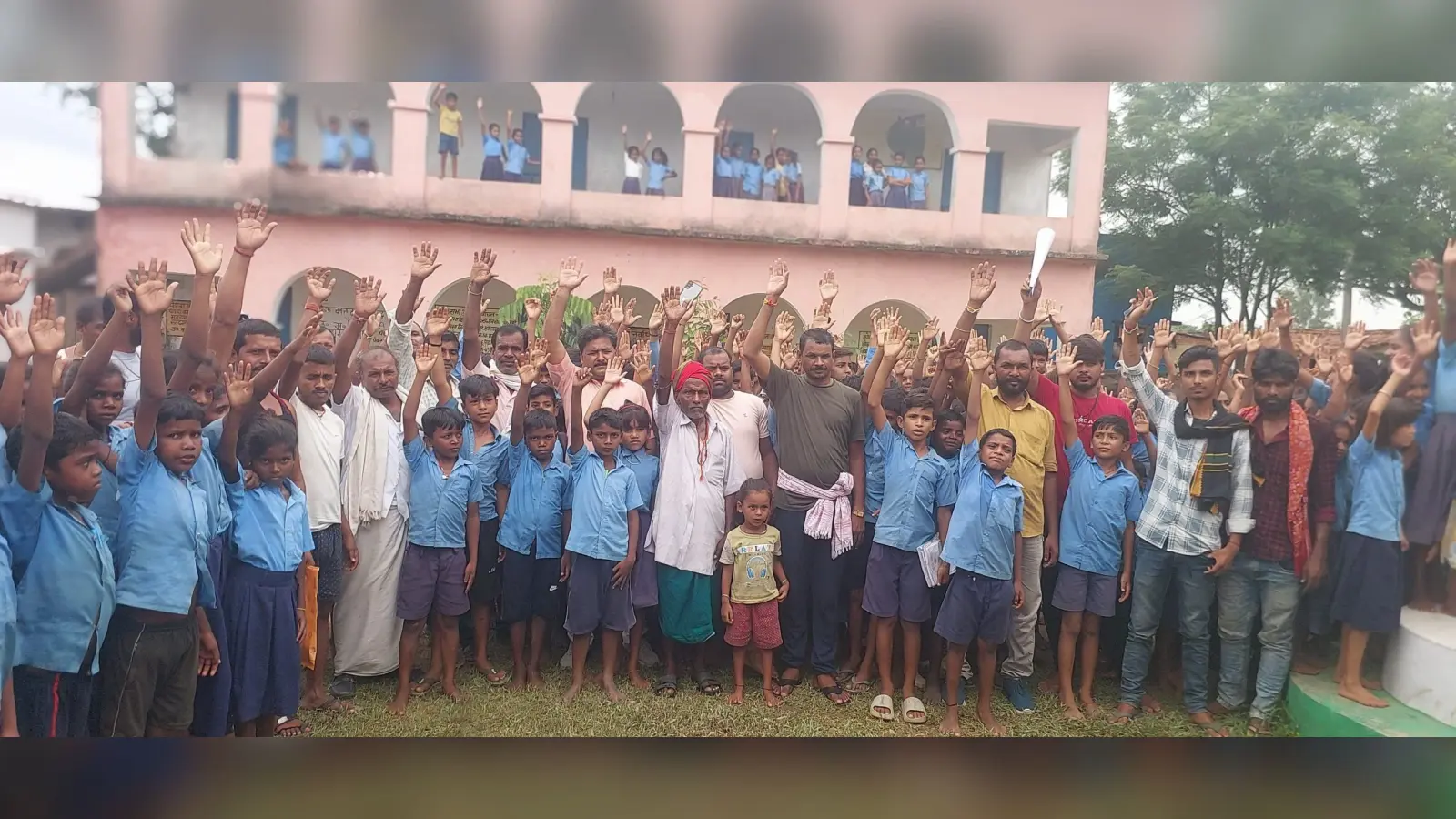 मगही स्कूल में पढ़ाई नहीं होने से अभिभावक आक्रोशित, मुख्य द्वार पर जड़ा ताला