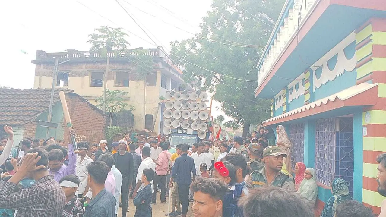 मुहर्रम पर जगह-जगह निकले ताजिया जुलूस, दिखाये हैरतअंगेज कारनामे