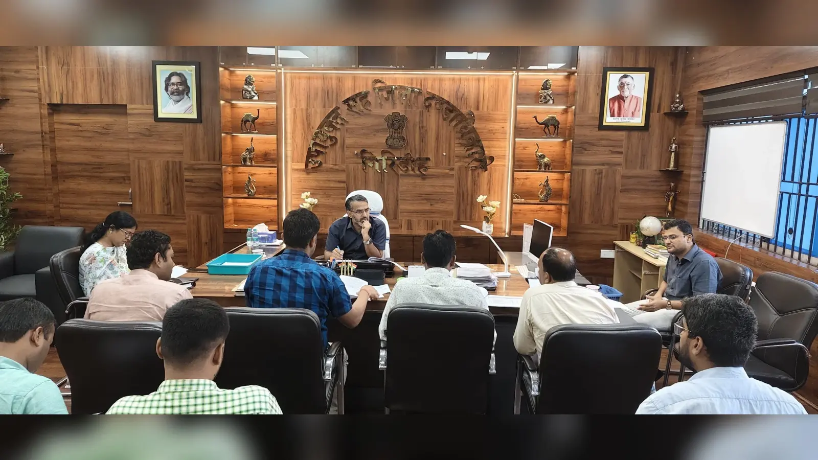 Giridih News :समय व गुणवत्ता के साथ समय पर पूरा करें जलापूर्ति योजना : डीसी
