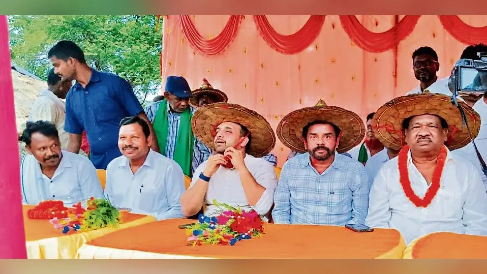 East Singhbhum News : पहाड़ पूजा से झलकती हैं आदिवासी समाज की जड़ें : रामदास सोरेन