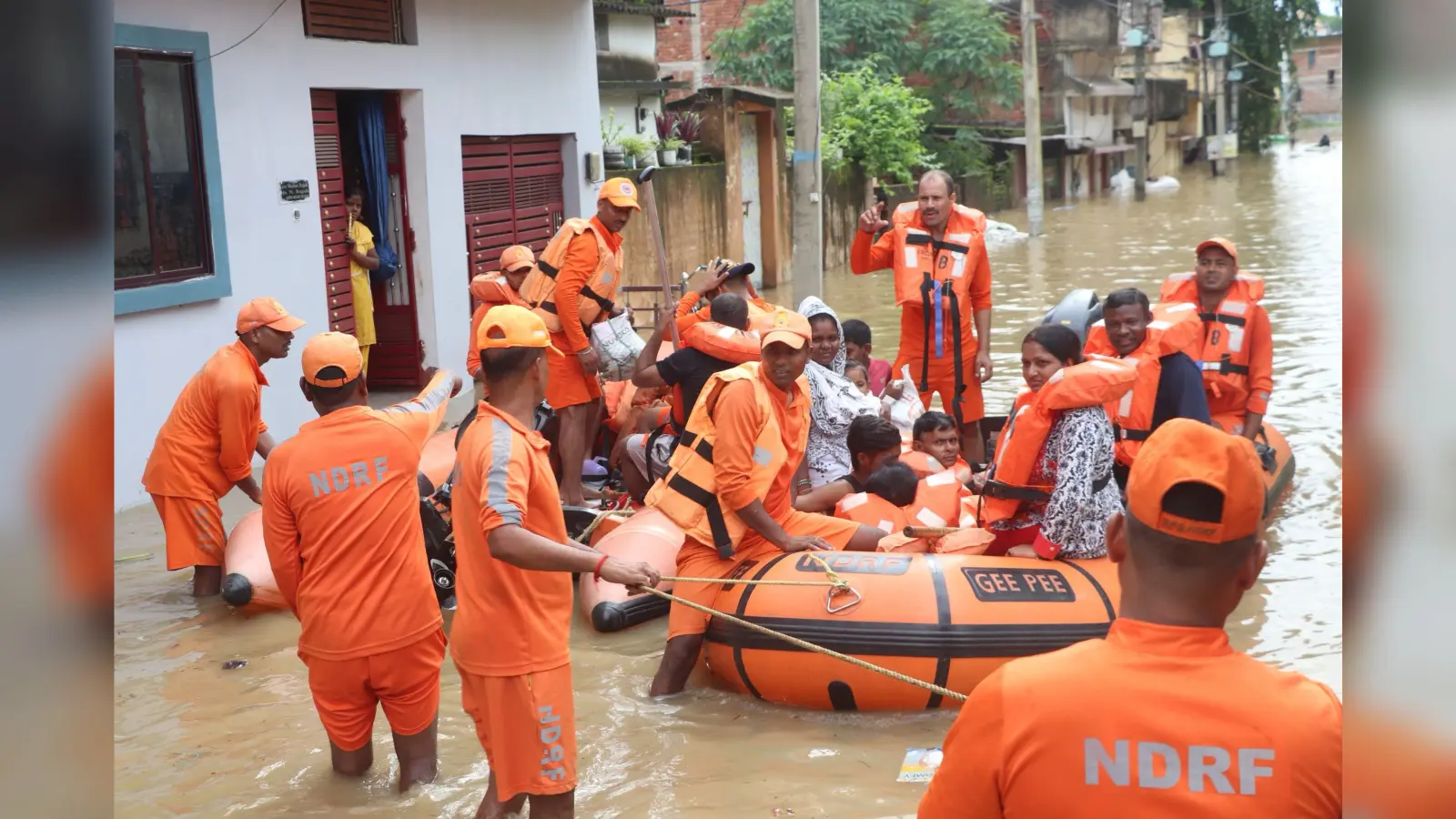 jamshedpur news : जमशेदपुर में बाढ़, 6 हजार से अधिक मकान डूबे, नदी अब तक के सबसे ऊंचे स्तर पर