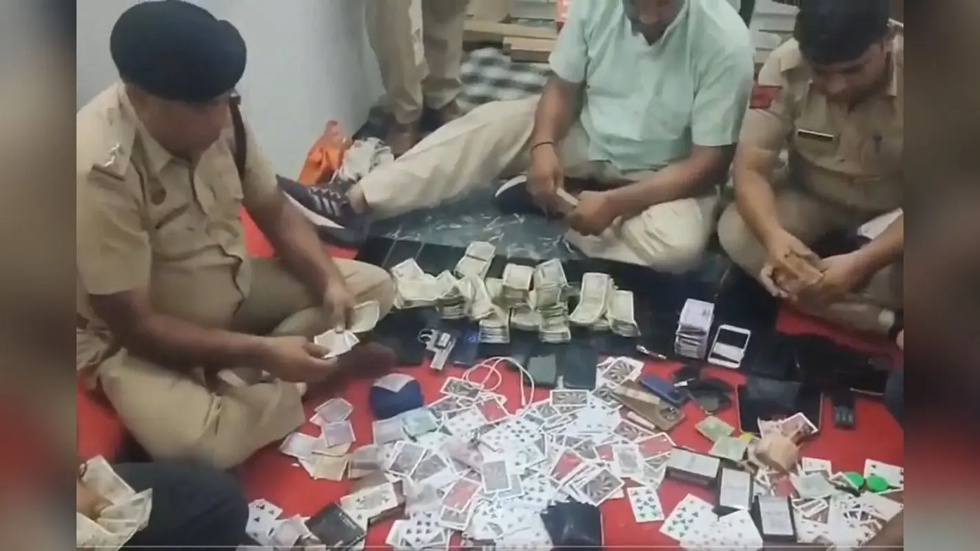 Haryana Gambling: जुआरियों पर कहर बनकर टूटी सीएम फ्लाइंग टीम, 55 को दबोचा, मोबाइल फोन और गाड़ियां बरामद