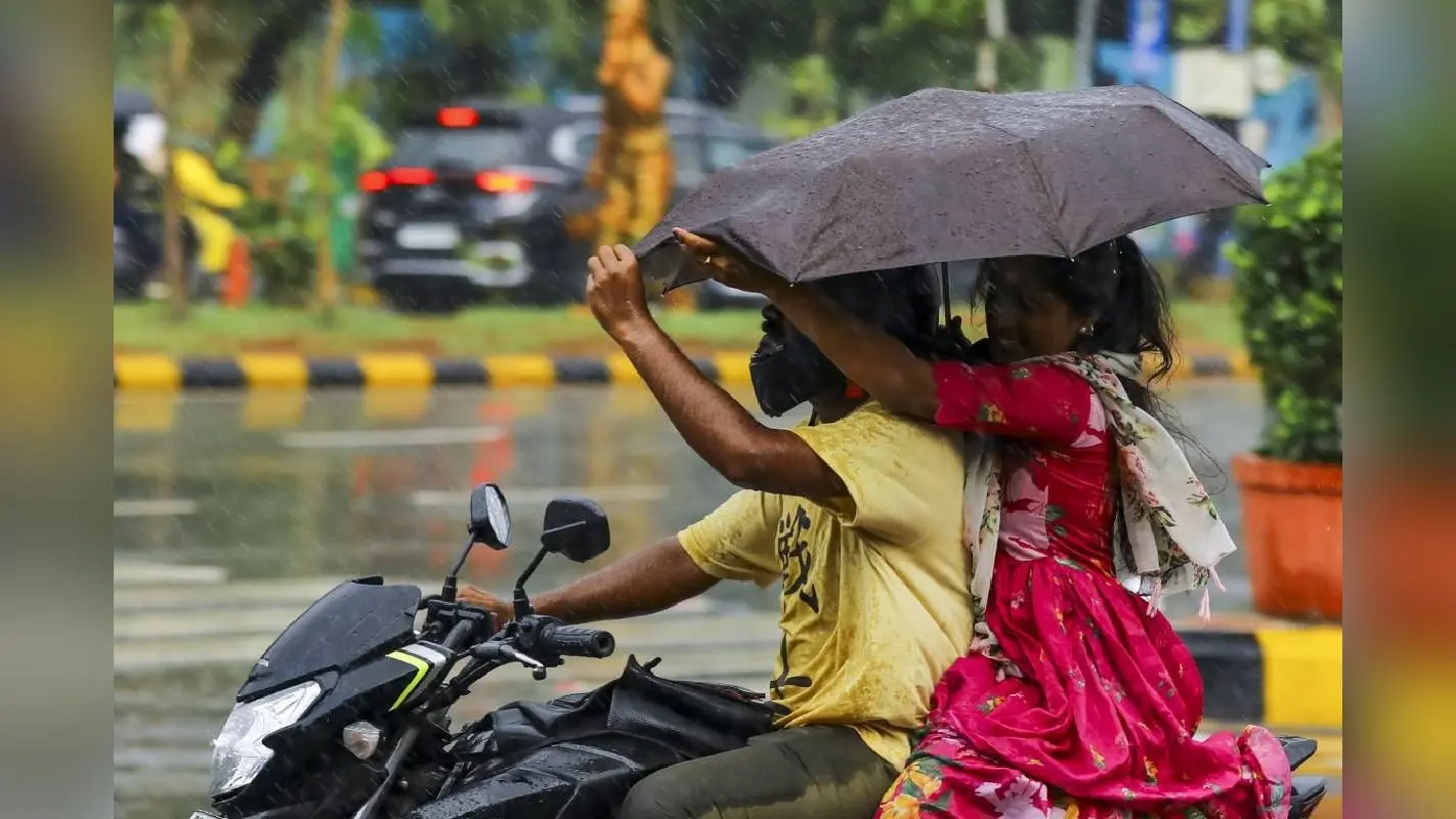 Heavy Rain Alert : आने वाले 2 दिनों में होगी बहुत भारी बारिश, संभलकर निकलें घर से