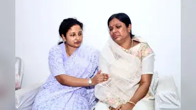 मंत्री योगेंद्र प्रसाद के छोटे भाई के श्राद्ध में पहुंची कल्पना सोरेन, दुखी परिवार को दिया सहारा