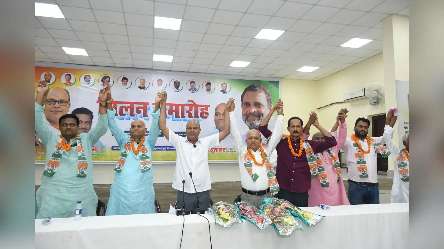 चिराग पासवान की पार्टी को कांग्रेस ने दिया बड़ा झटका, पूर्व MLA समेत 3 बड़े नेताओं ने थामा कांग्रेस का हाथ
