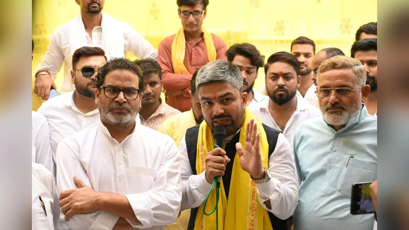Bihar Election: मनीष कश्यप जनसुराज में हुए शामिल, प्रशांत किशोर बोले- ‘बिहार को बदलने वाला लड़का अब हमारे साथ’
