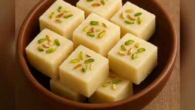 Milk Powder Barfi: रक्षाबंधन के मौके को बनाएं स्पेशल, भाई के लिए हाथों से तैयार करें मिल्क बर्फी