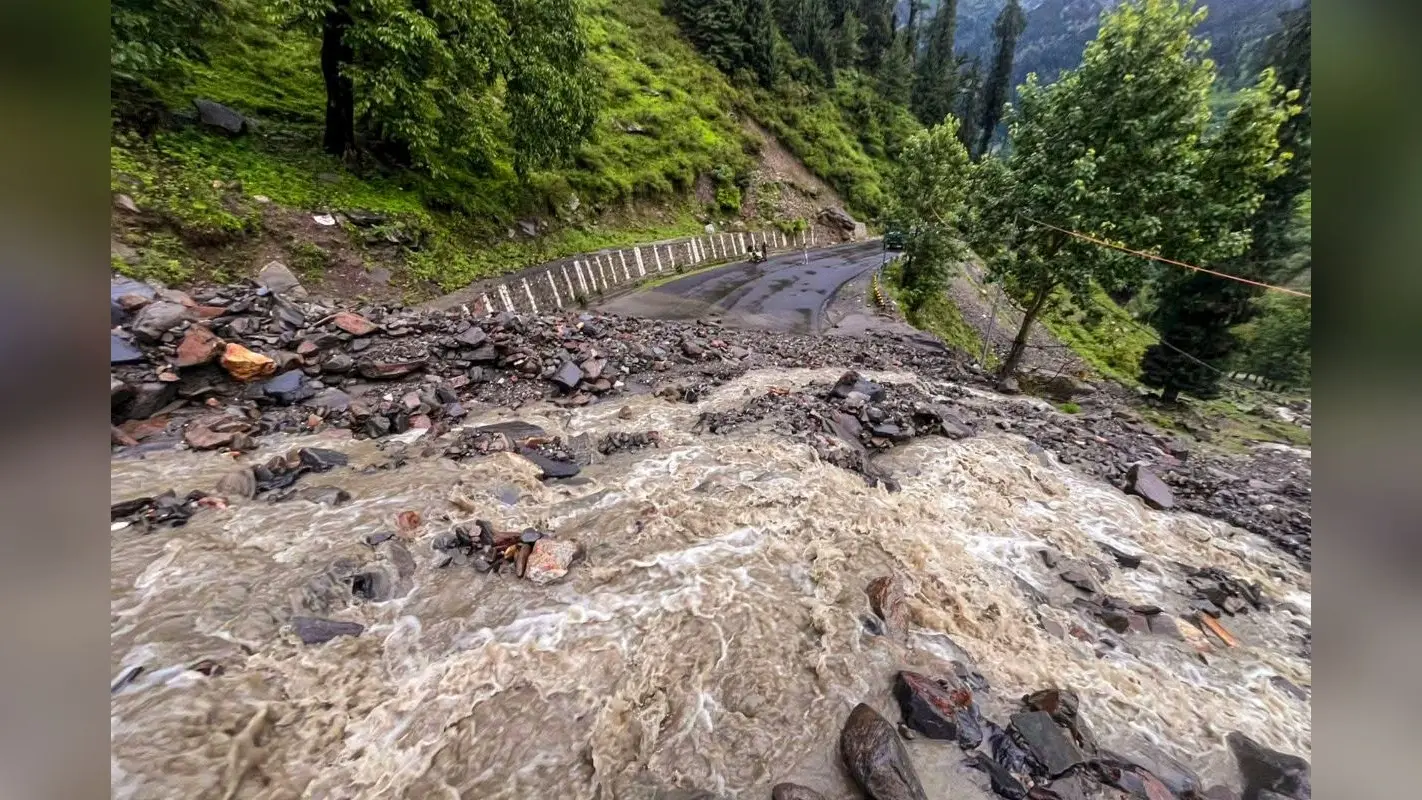 Monsoon Havoc: हिमाचल और उत्तराखंड में बारिश से त्राहिमाम, 14 दिनों में 45 लोगों की मौत, दर्जनों लापता