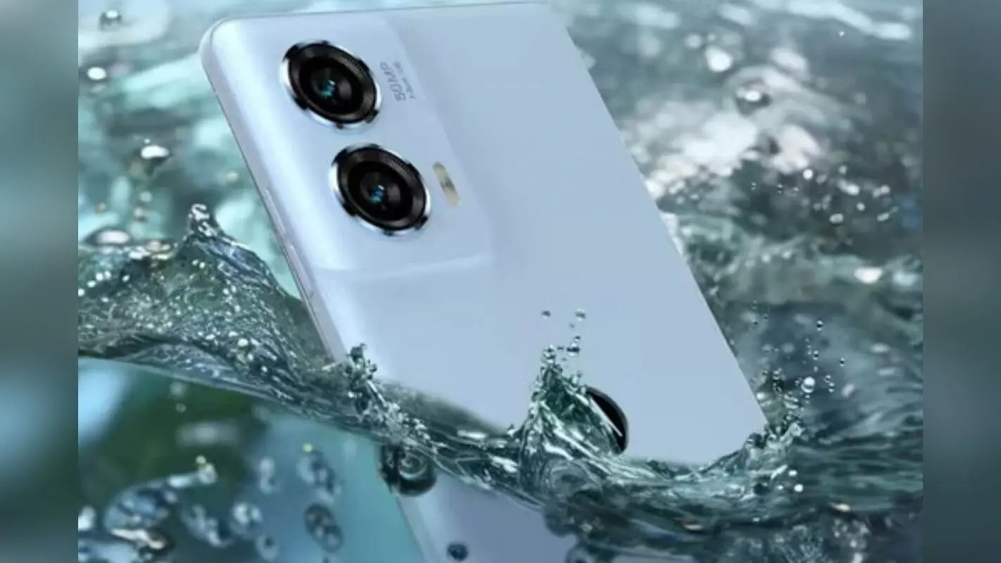 ताश के पत्तों की तरह ढह गई Motorola Edge 50 Fusion की कीमत, डिस्काउंट के बाद जानें नई कीमत