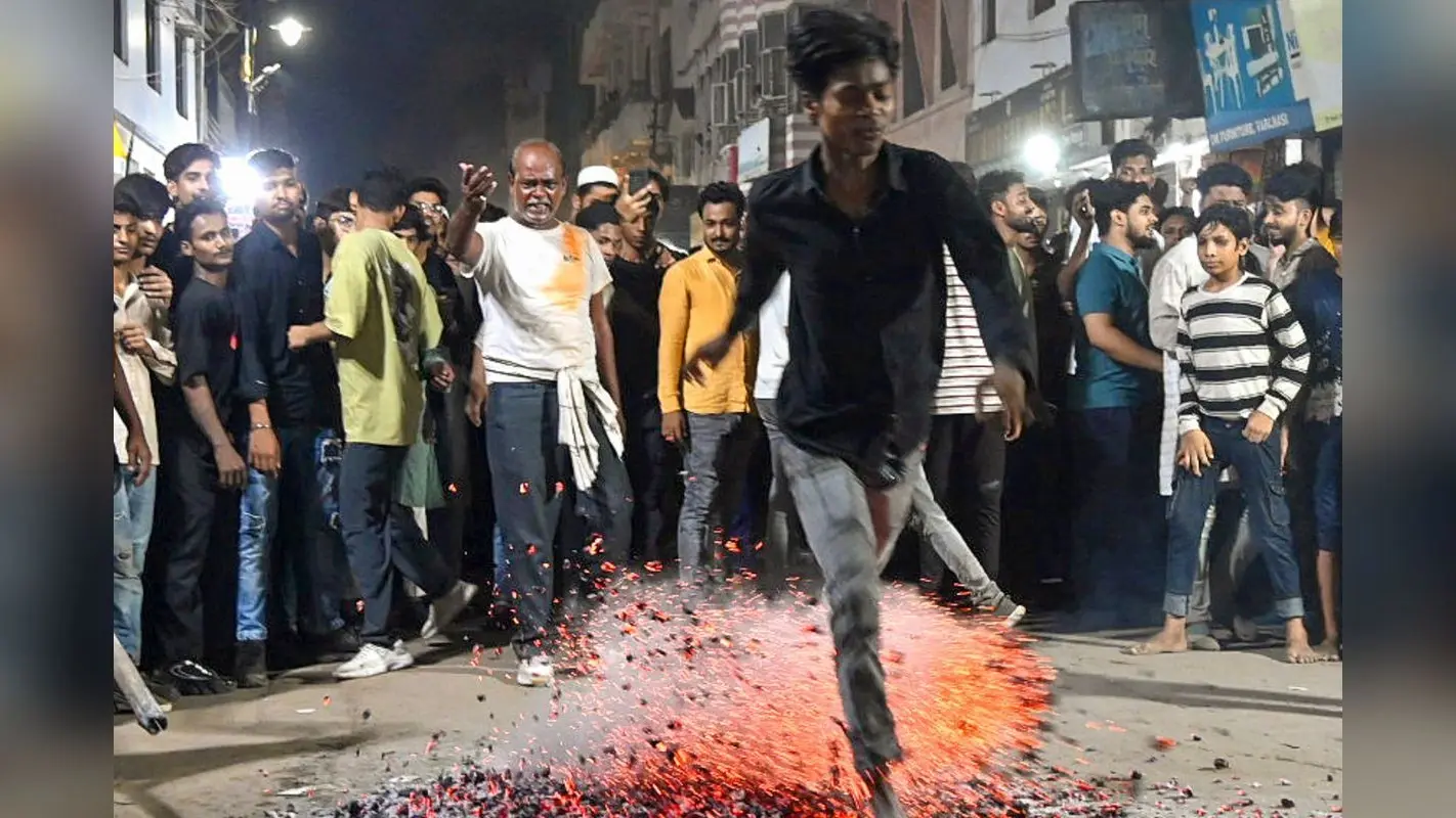 हजारीबाग में मुहर्रम जुलूस में आग का करतब दिखाते 15 लोग झुलसे