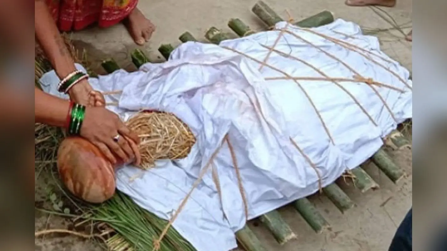 हाय रे जमाना! 6 बेटे होने के बाद भी मुखाग्नि को तरसती रही मां, अंतिम संस्कार से पहले बंटवारा चाहते थे सभी