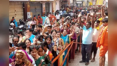 कुंभ मेले में परिवार से बिछड़ी, 4 महीने बाद मिली बुजुर्ग महिला, सड़क पर भटक रही थी तो शिक्षक लाया अपने घर…