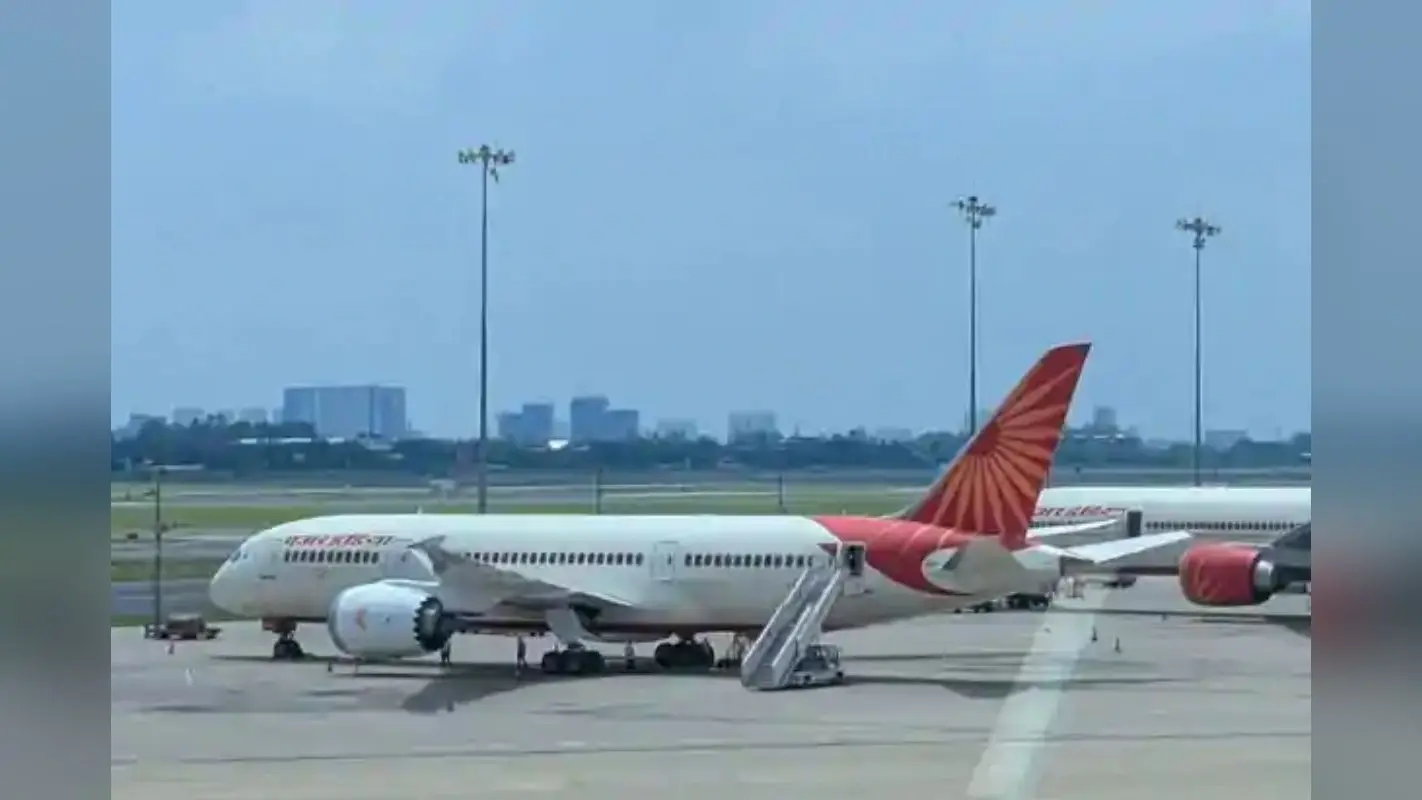 Patna Airport: हाईटेक हो रहा पटना एयरपोर्ट, चार नए एयरोब्रिज का चल रहा काम, मिलेगी ये सुविधा