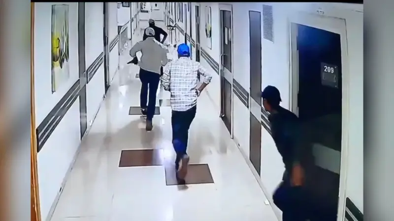Video: पटना में चंदन मिश्रा के मर्डर का लाइव वीडियो आया सामने, अपराधियों ने अस्पताल में घुसकर मारी गोली