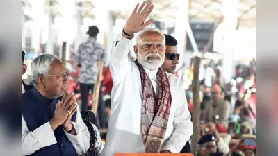 चुनावी साल में पांचवी बार बिहार आए पीएम मोदी, मोतिहारी में सीएम नीतीश के साथ जनता के बीच से होकर मंच तक पहुंचे