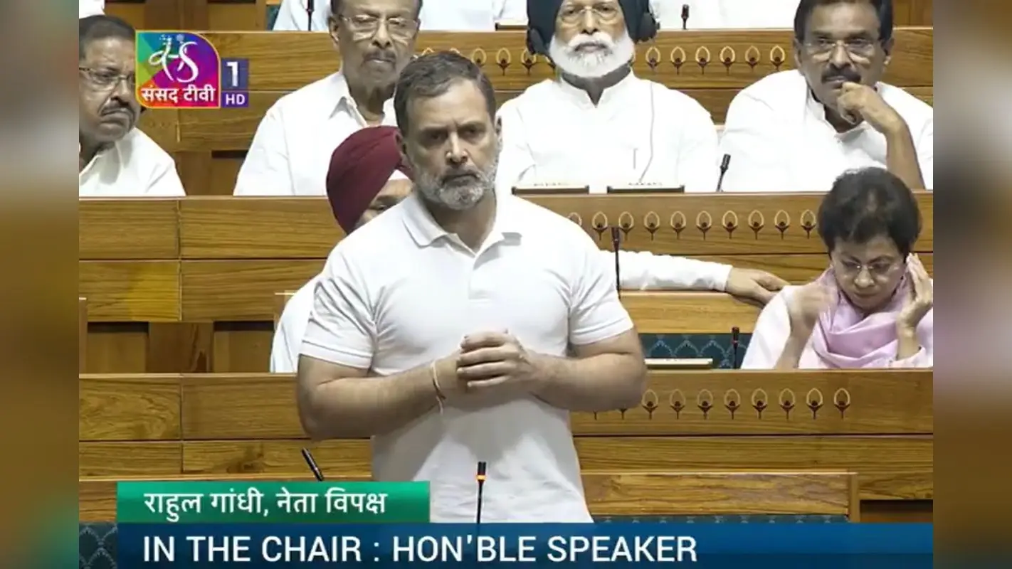 ‘सरकार ने पाक के सामने सरेंडर किया, लड़ने की इच्छाशक्ति नहीं,’ राहुल गांधी ने केंद्र पर उठाया सवाल
