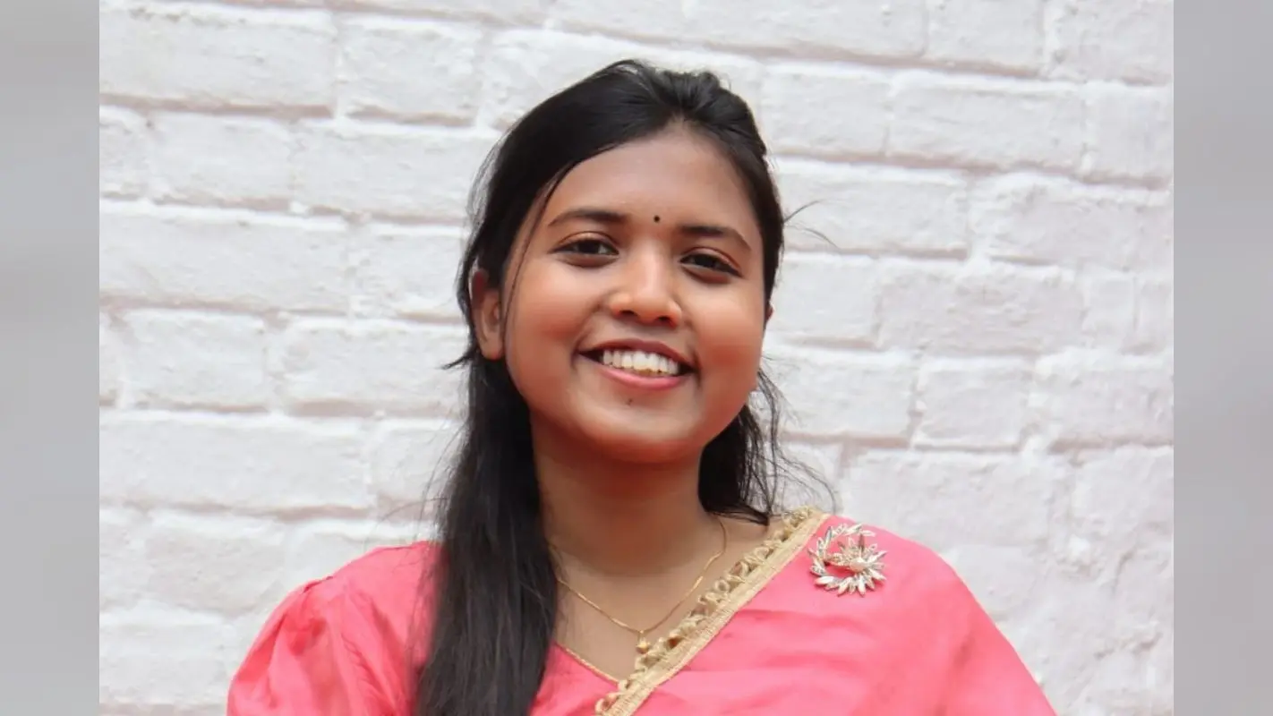JPSC Success Story: सिर से उठा माता-पिता का साया, फिर भी नहीं हारीं हिम्मत, 22 साल की उम्र में रूपम सोनाली को 268वीं रैंक