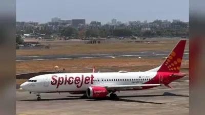 SpiceJet Flight: स्पाइस जेट विमान की खिड़की का फ्रेम हवा में उखड़ा, जानें फिर क्या हुआ?
