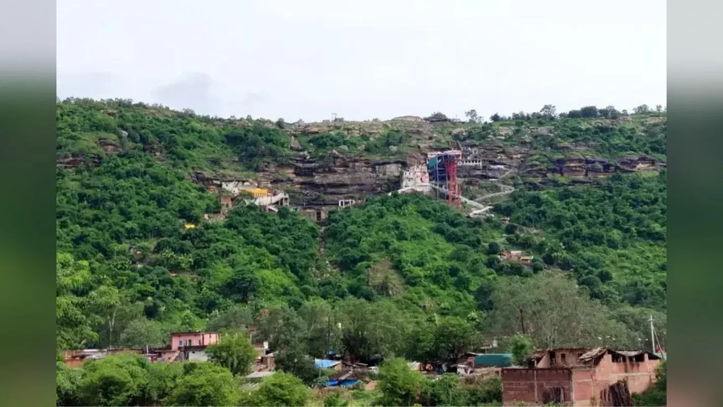 बारिश में घूमने का मूड है? यूपी की ये खूबसूरत जगहें बना देंगी दिन खास