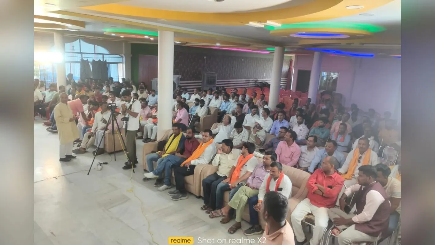 Election Express Video: सवालों की सूची लेकर पहुंची थी बैकुंठपुर की जनता, चौपाल में नेताओं को पानी पिला दिया