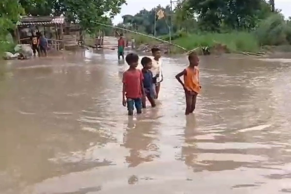 औराई में बागमती का जलस्तर बढ़ने से बिगड़े हालात, घरों तक पहुंचा बाढ़ का पानी