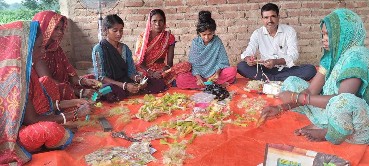 इस रक्षाबंधन पर जूट की राखी से भाई बहनों का प्रेम होगा अटूट