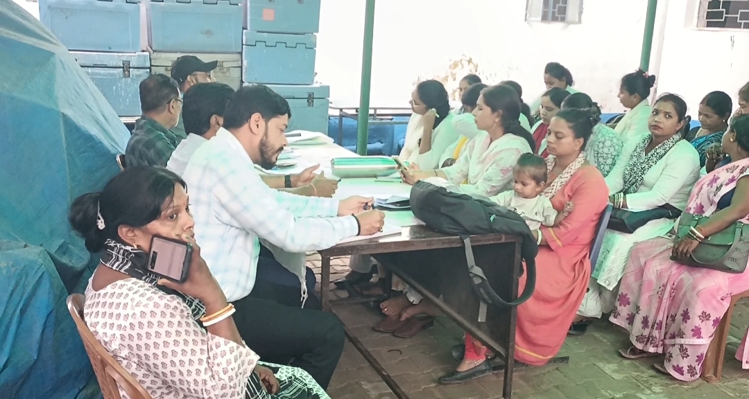 स्वास्थ्य व्यवस्था सुदृढ़ करने को लेकर एएनम व स्वास्थ्य कर्मियों की हुई बैठक