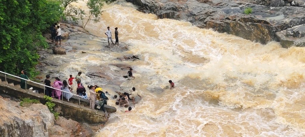 पर्यटकों व सैलानियों को अपनी ओर खींच रहा चांदन डैम