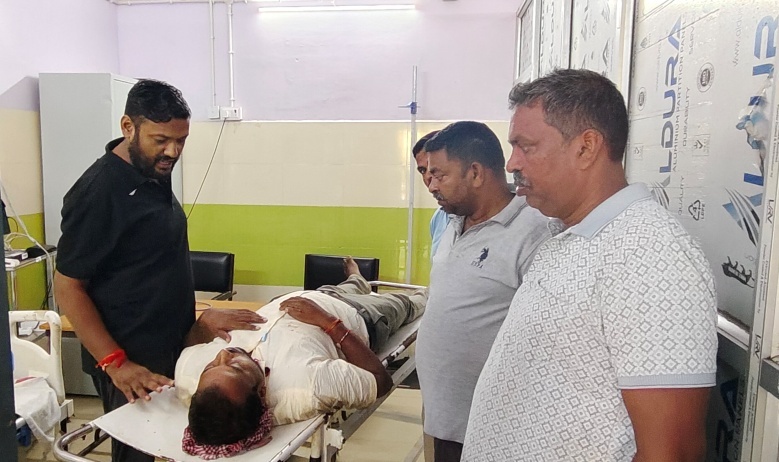 बाइकों की टक्कर में दो युवक जख्मी, इलाज के बाद रेफर