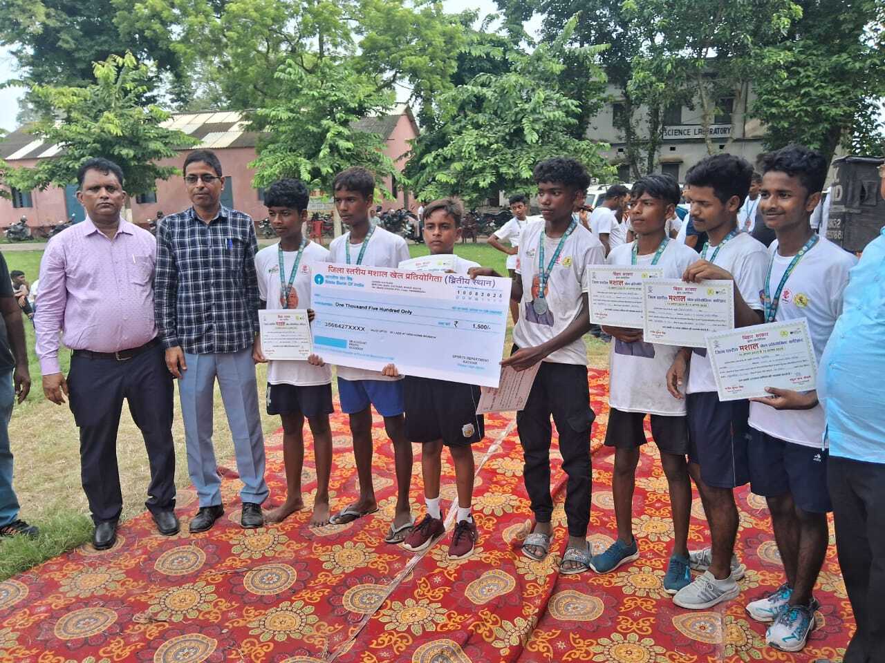 जिला स्तरीय खेल प्रतियोगिता में खिलाड़ियों का जलवा, विजेता व उप विजेता टीम को किया सम्मानित
