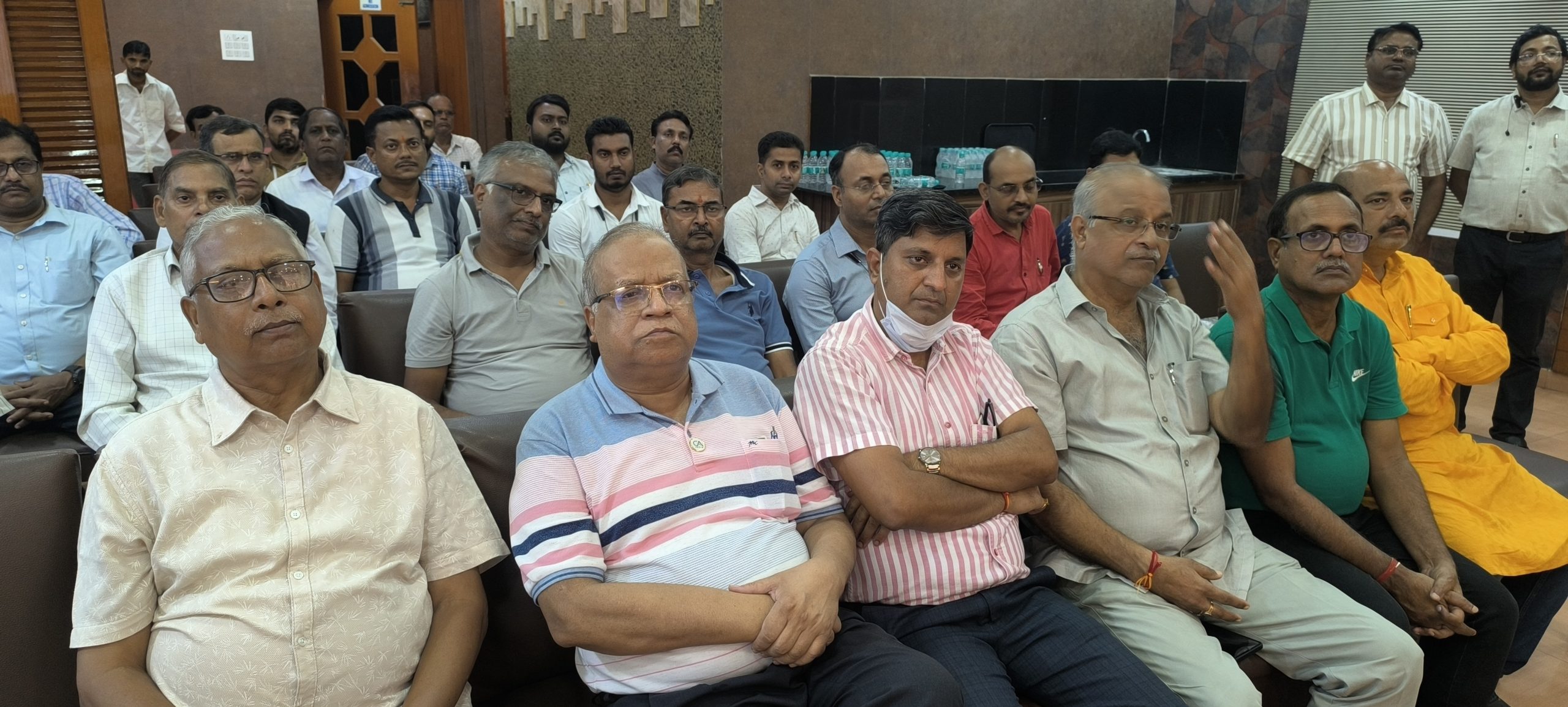 Giridih News: आयकर अधिकारी धनबाद इकाई ने किया आउटरीच सह जागरूकता कार्यक्रम